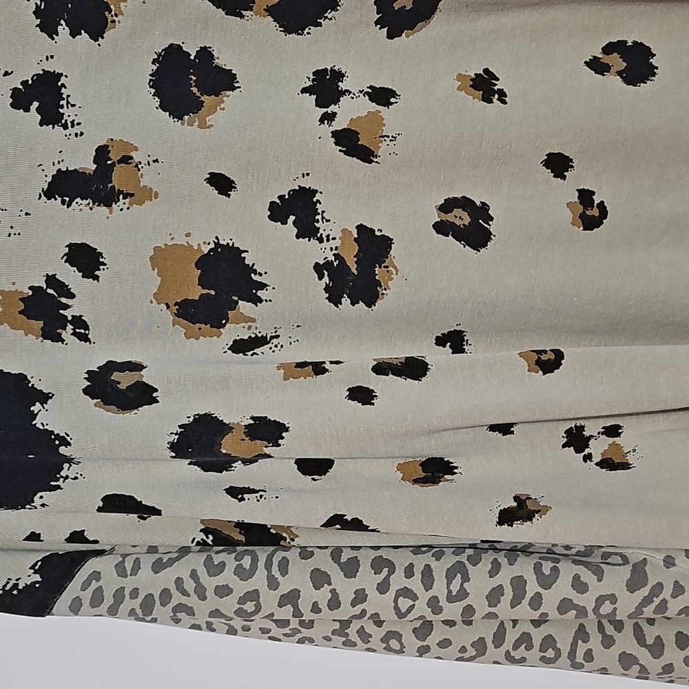 Easel Beige and Black Leopard Long Sleeve Top Sz 1X Fall - Picture 2 of 5